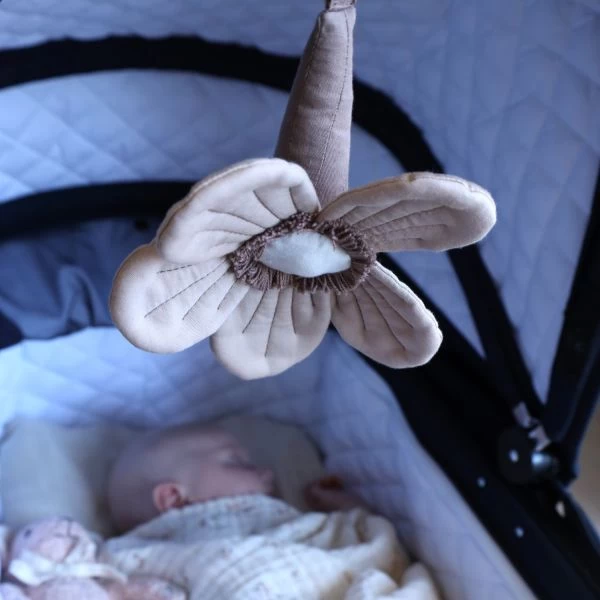 Cam Cam Copenhagen Windflower Mobiel - Almond 2 Cam Cam Copenhagen Windflower Mobiel - Almond - Afbeelding 2