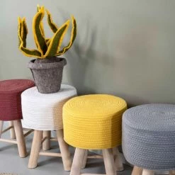 KidsDepot Iggy Krukje Coral Red 3 KidsDepot Iggy Krukje Coral Red -Kinder Producten Winkel kidsdepot iggy krukje sfeer 7bca